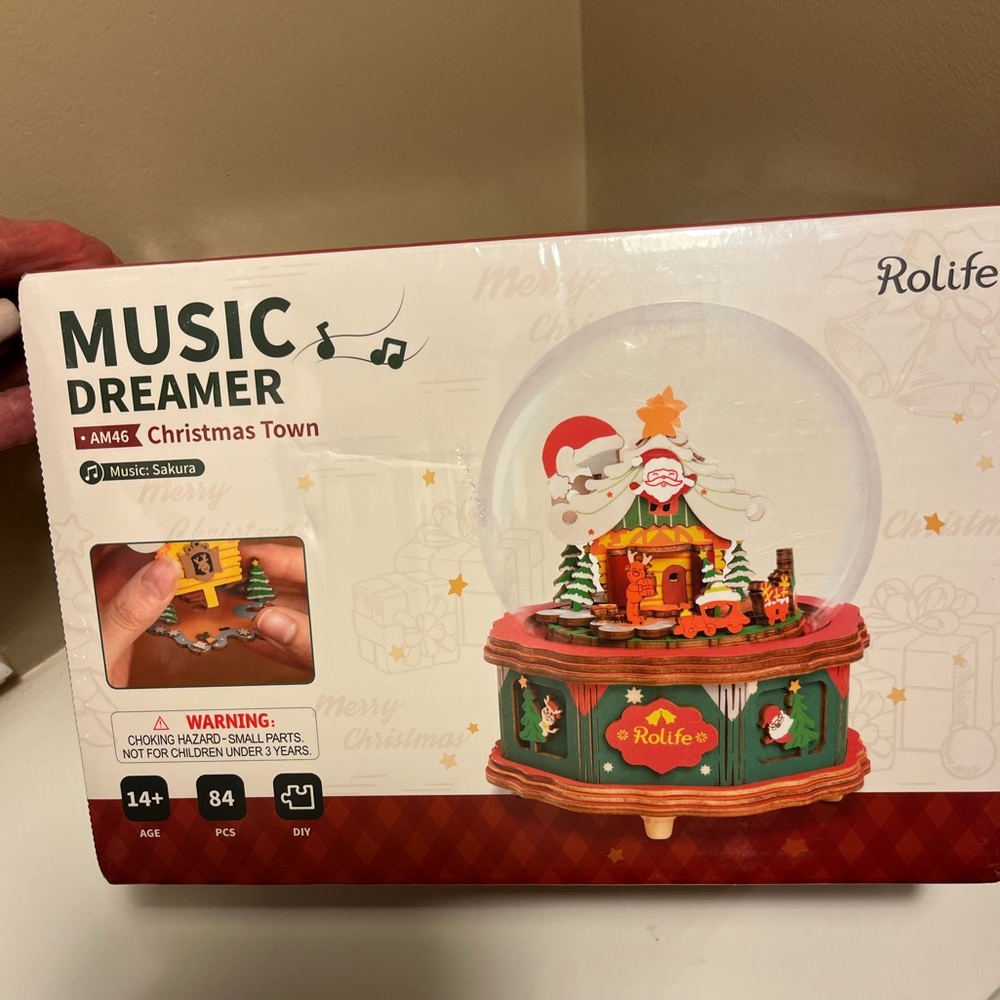 Rolife Christmas Town Music Dreamer Globe - Green and Red
